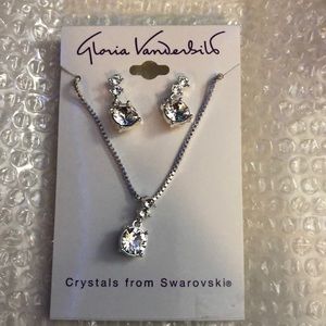 Gloria Vanderbilt earrings and necklace set